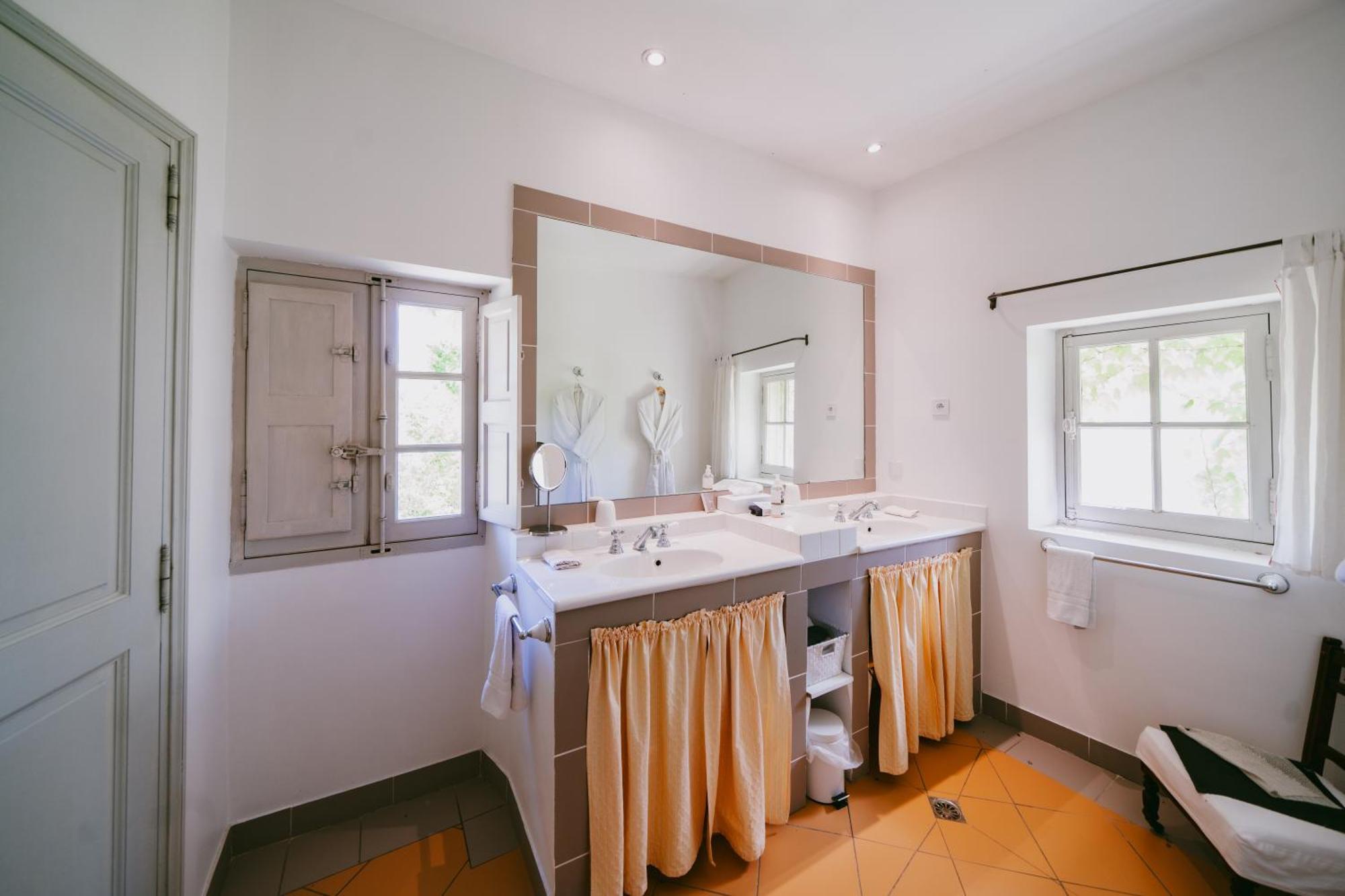 Bastide Rose Hotell Le Thor Exteriör bild